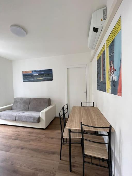 Appartement L'Etrange Rendez-Vous Tome 1 à Carona  Extérieur photo