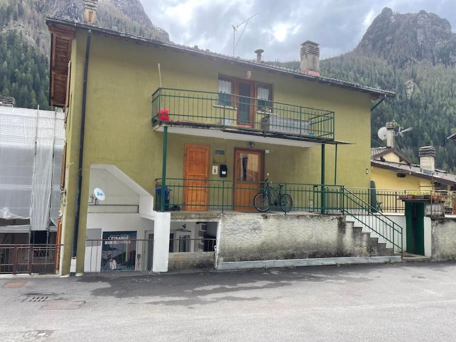 Appartement L'Etrange Rendez-Vous Tome 1 à Carona  Extérieur photo